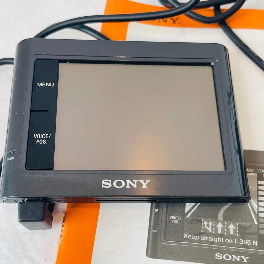 Sony Nav U NV-U44 Portable GPS Satellite Navigation System‎ w Car Charger Mount